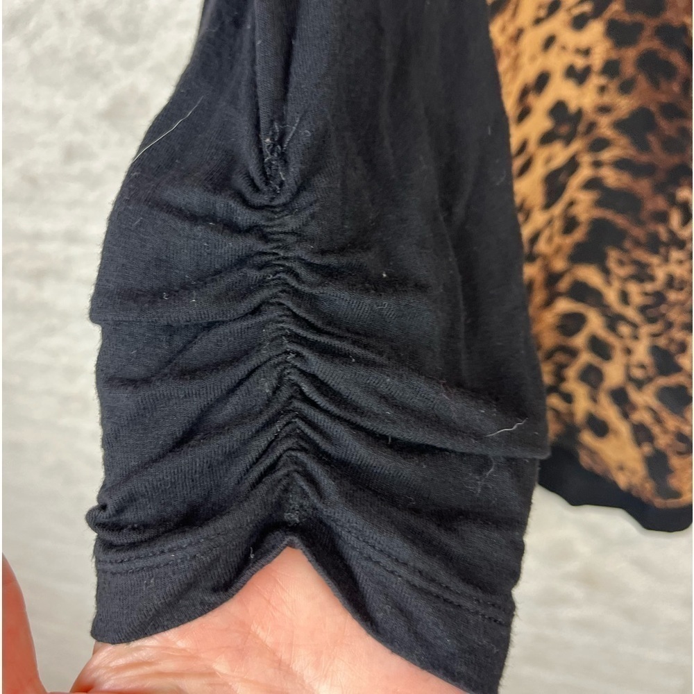 AVA JAMES Animal Print Mobwife Blouse Top Size Medium Pewter Buttons - Picture 5 of 13